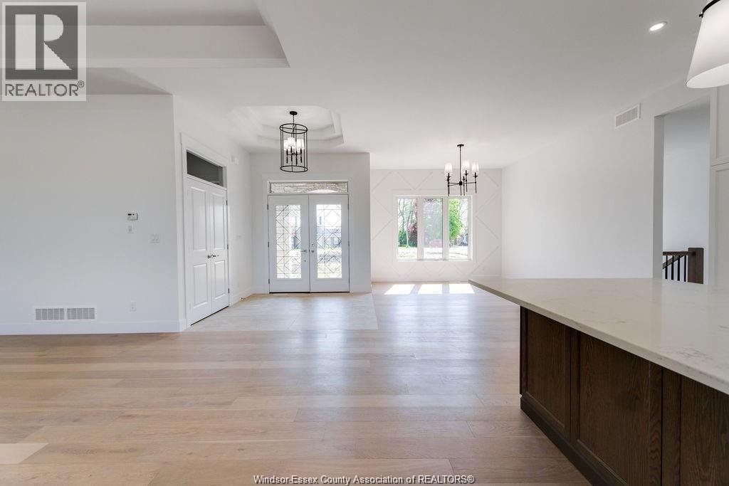 418 County Rd 34, Kingsville, Ontario  N8H 3V6 - Photo 4 - 25027098