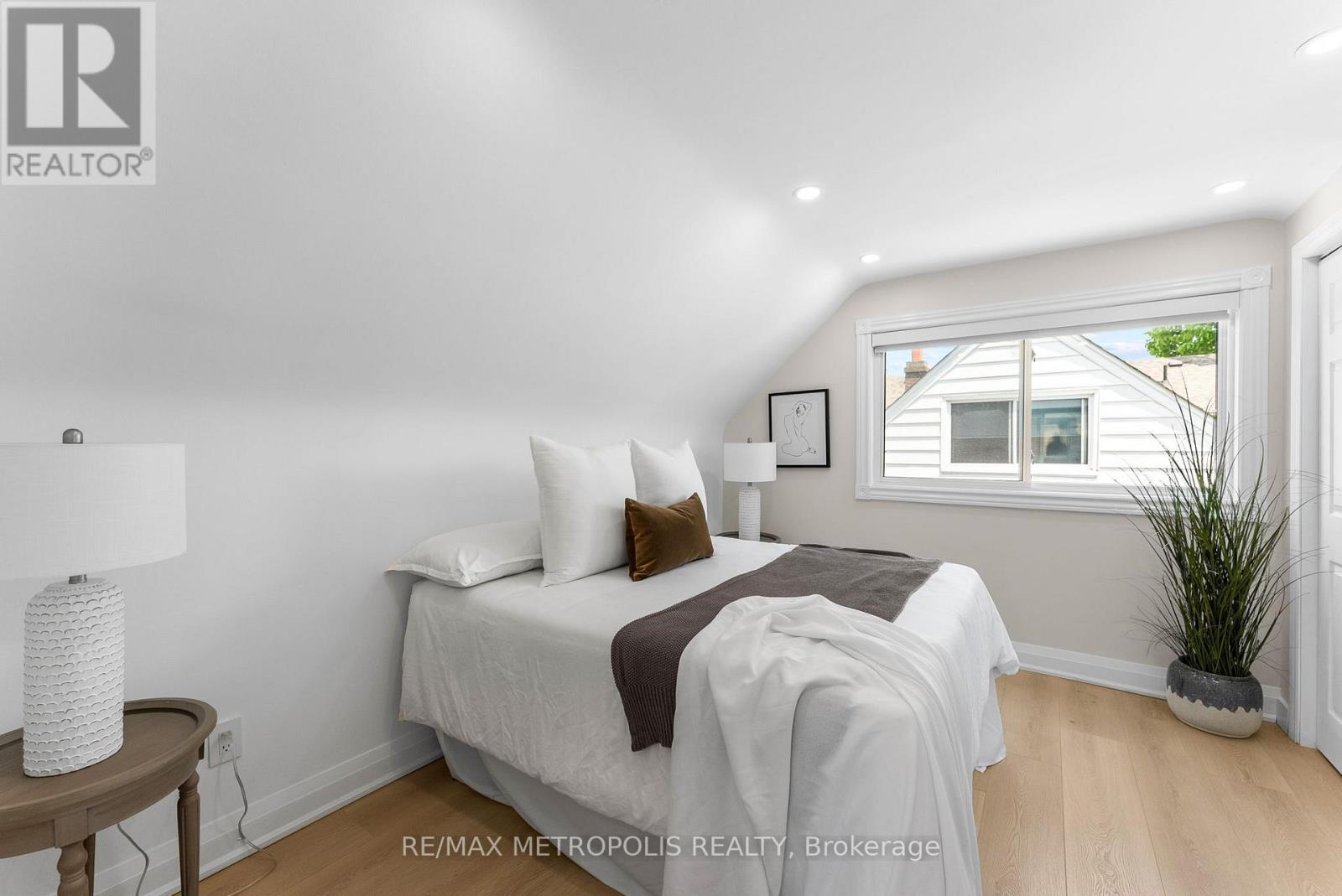 Main - 96 Allenby Avenue, Toronto, Ontario  M9W 1S9 - Photo 11 - W12480425