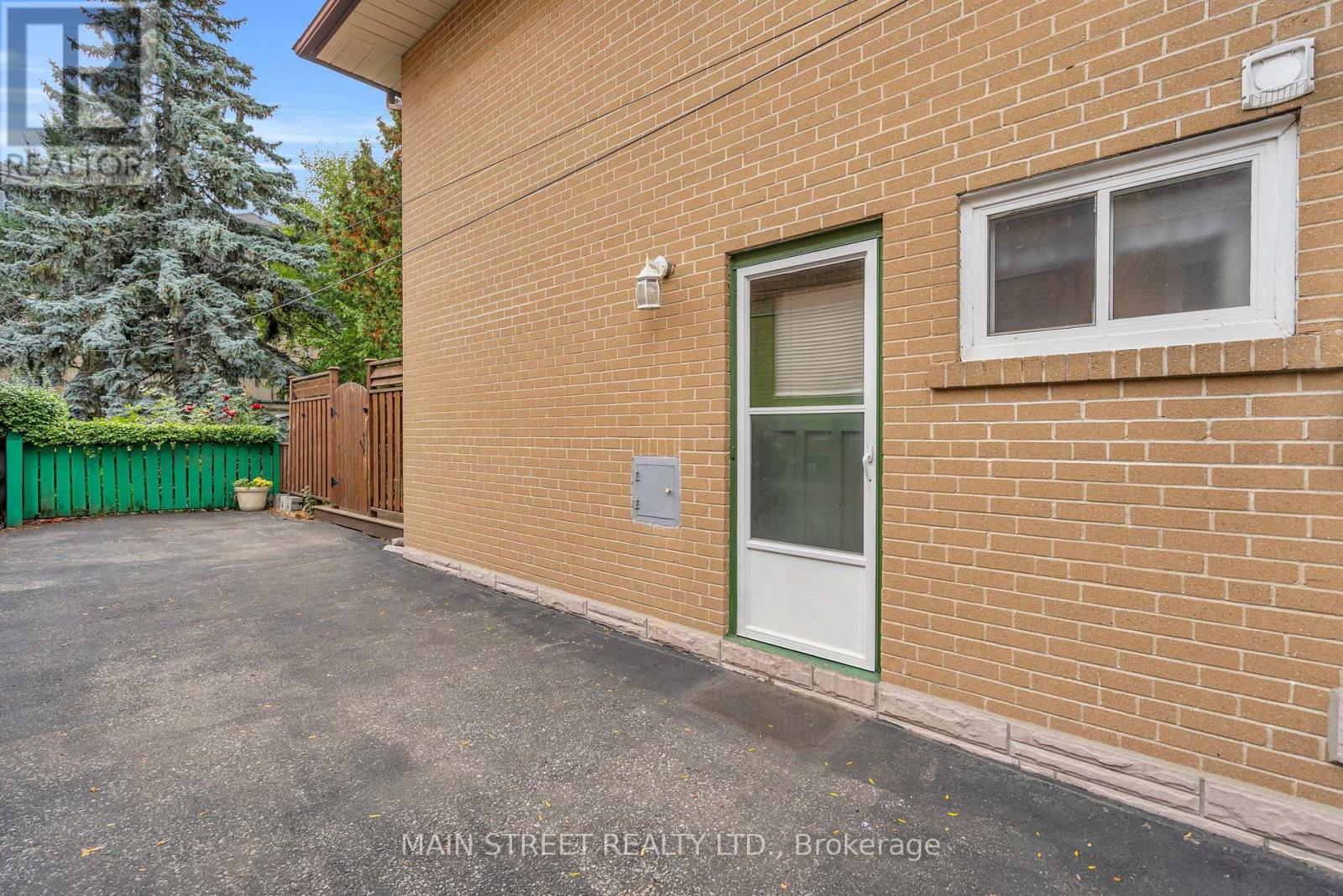 47 Graystone Gardens, Toronto, Ontario  M8Z 3C2 - Photo 25 - W12480427