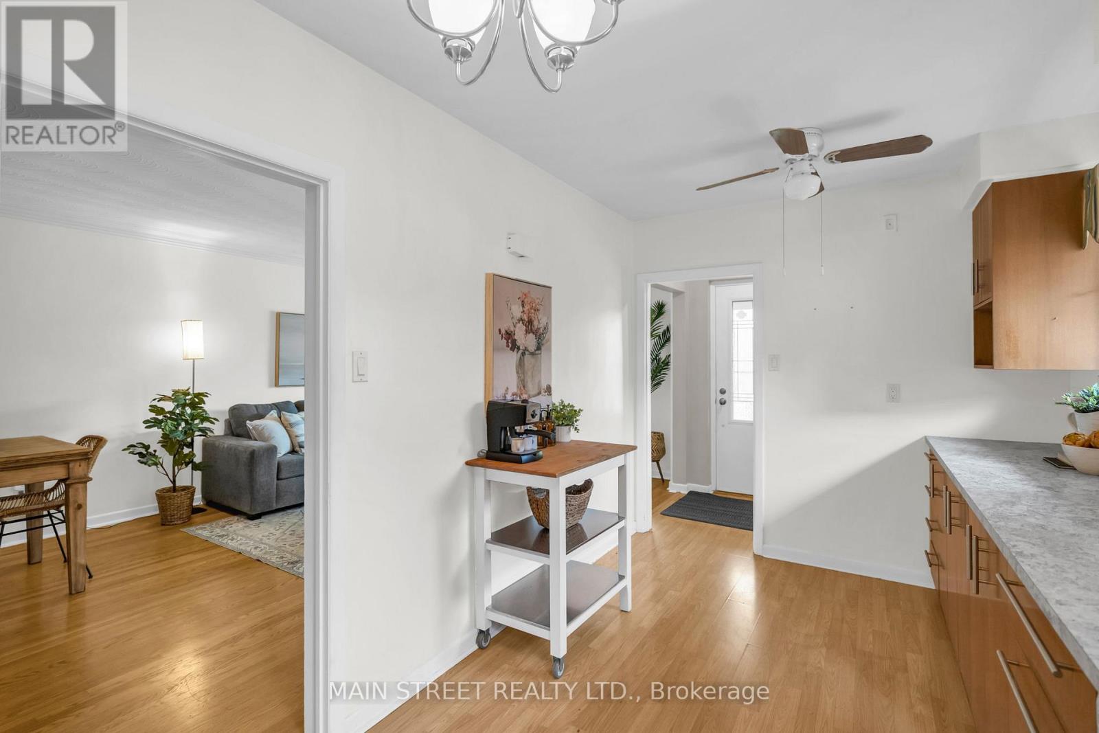 47 Graystone Gardens, Toronto, Ontario  M8Z 3C2 - Photo 5 - W12480427