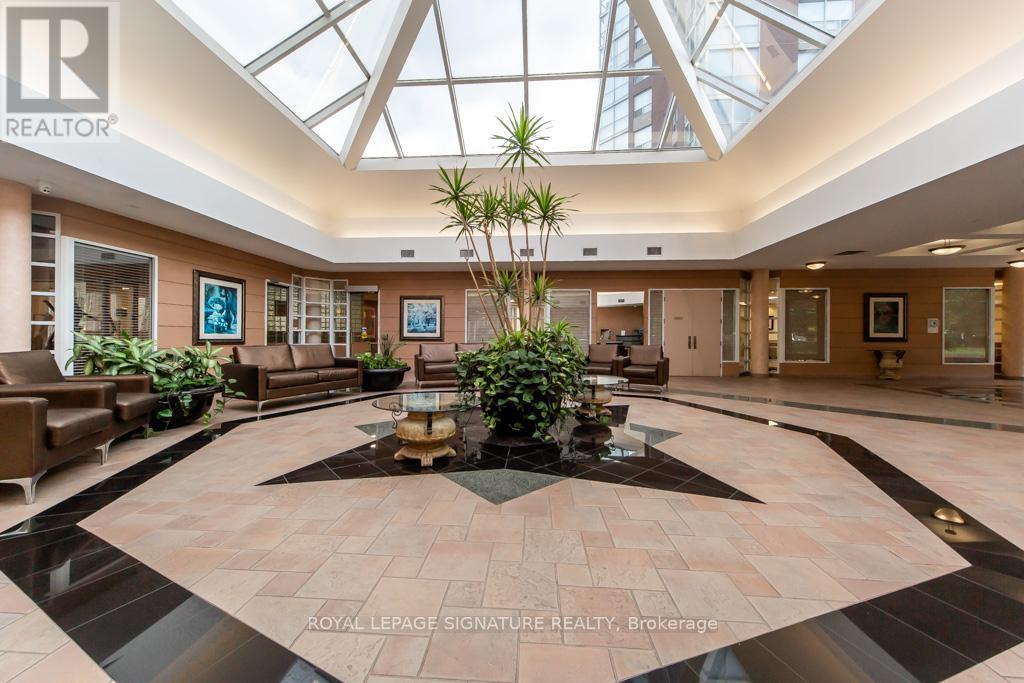 1506 - 7 Concorde Place, Toronto, Ontario  M3C 3N4 - Photo 2 - C12480505
