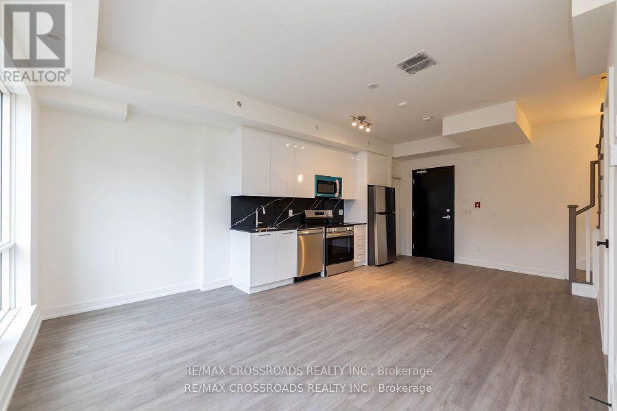 Th47 - 861 Sheppard Avenue W, Toronto (Clanton Park), Ontario  M3H 2T5 - Photo 3 - C12480556