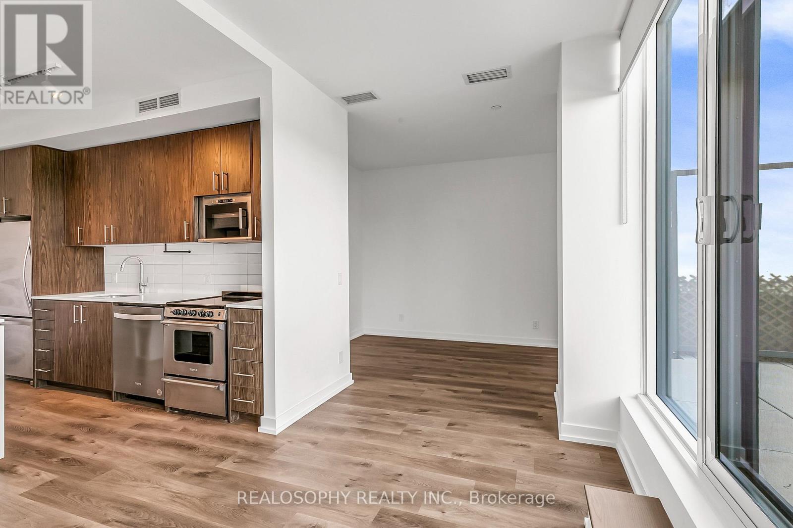 602 - 115 Larchmount Avenue, Toronto, Ontario  M4M 2Y6 - Photo 5 - E12480607