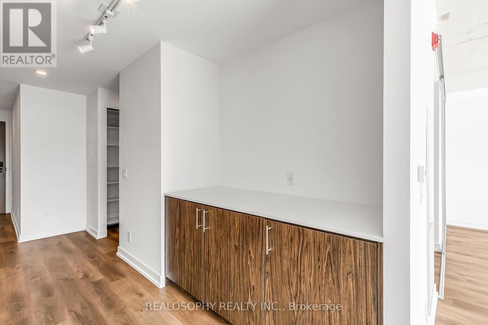401 - 115 Larchmount Avenue, Toronto, Ontario  M4M 2Y6 - Photo 5 - E12480610