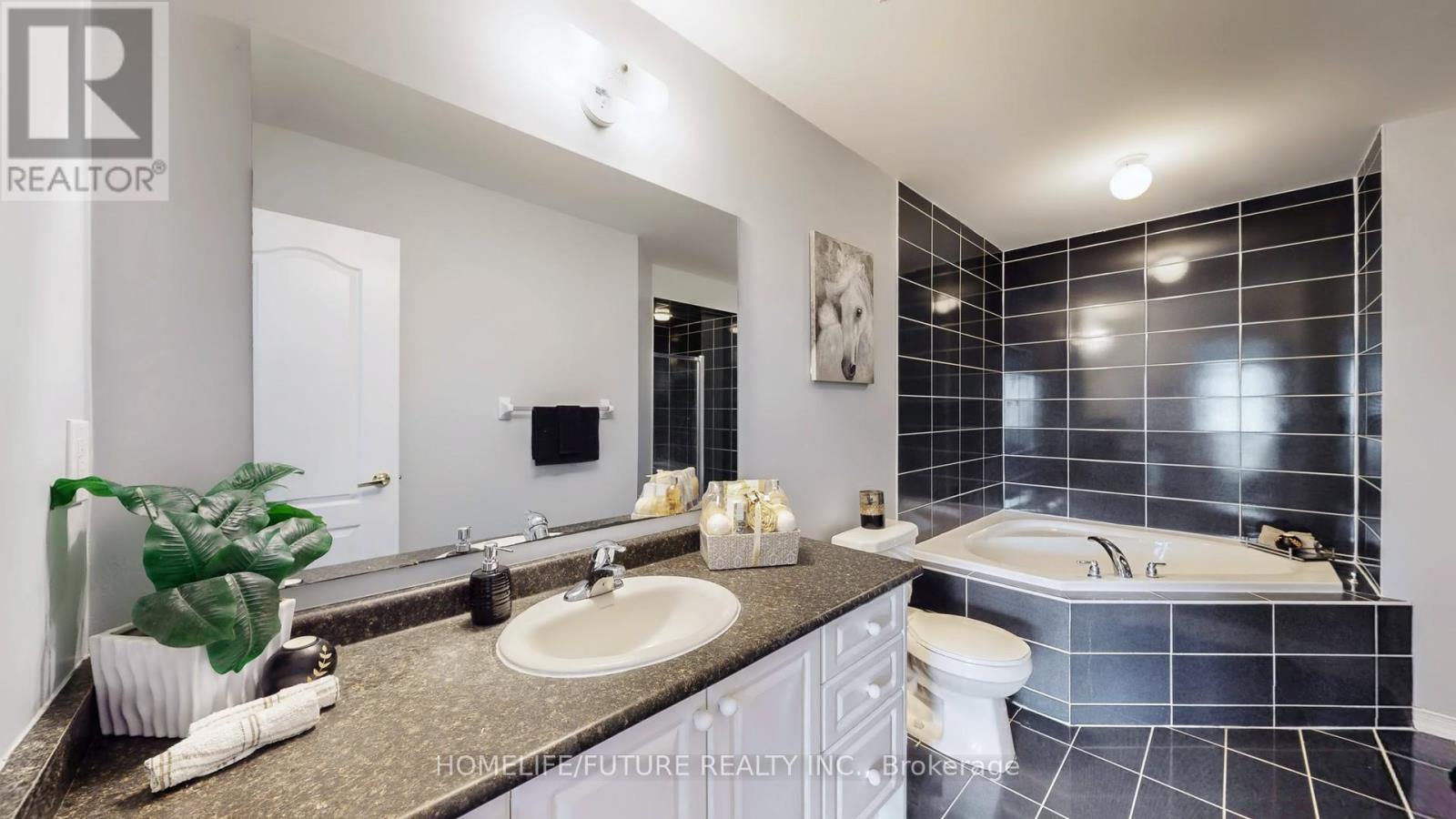 105 Juglans Crescent, Whitchurch-Stouffville, Ontario  L4A 1S5 - Photo 24 - N12480513