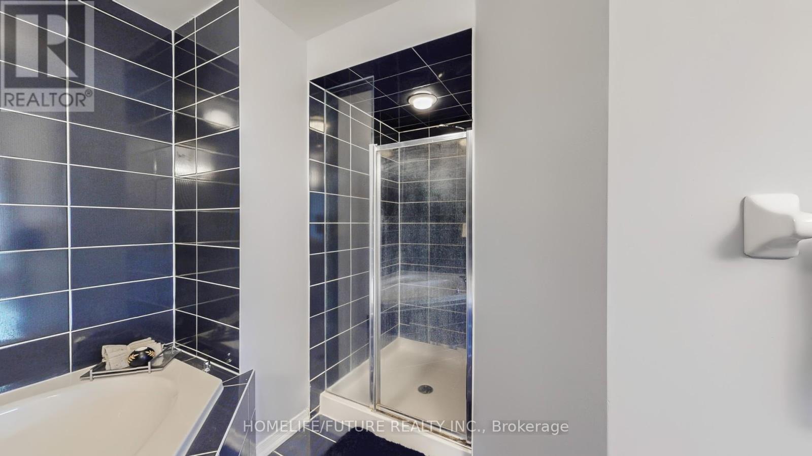 105 Juglans Crescent, Whitchurch-Stouffville, Ontario  L4A 1S5 - Photo 25 - N12480513