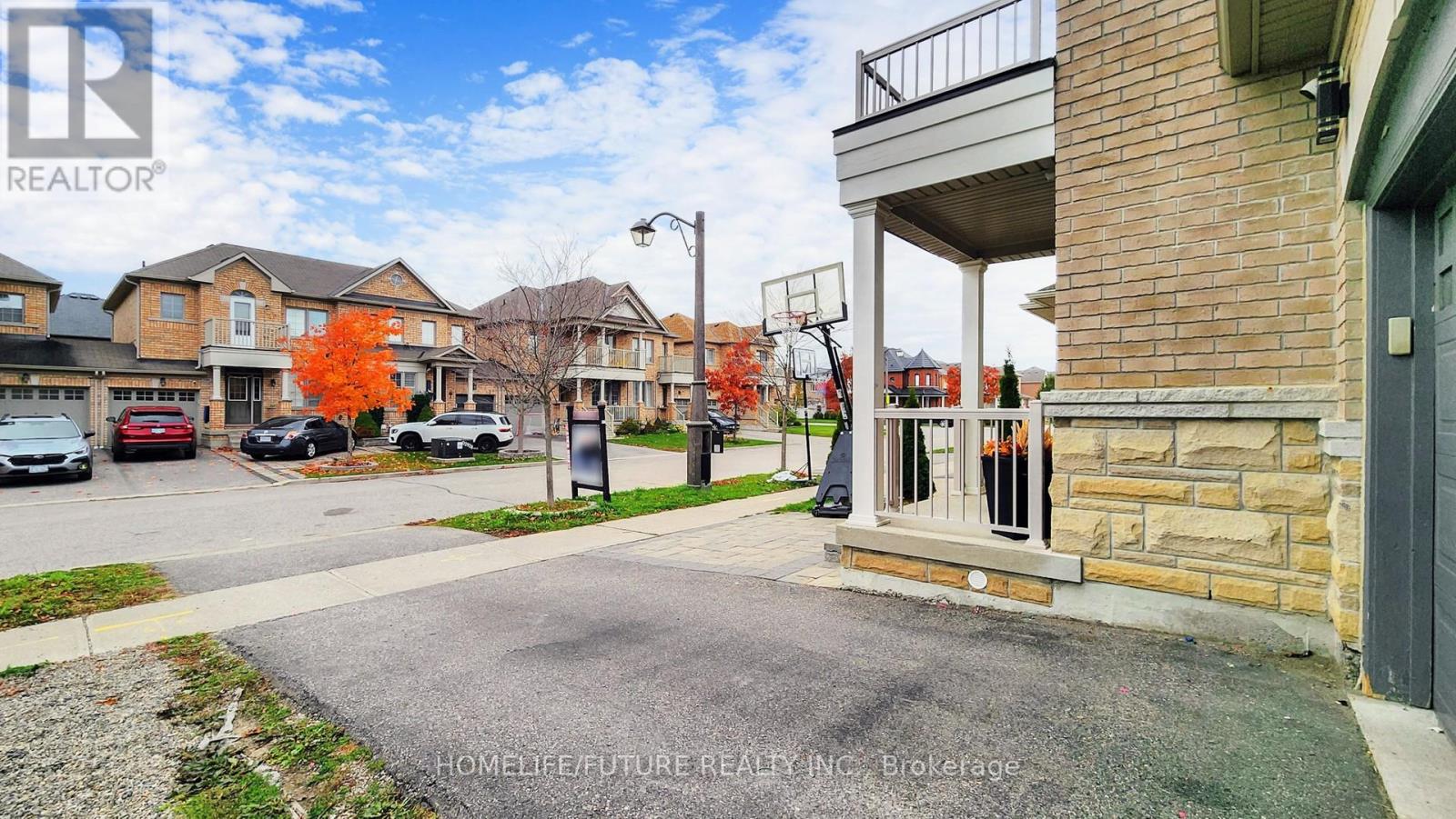 105 Juglans Crescent, Whitchurch-Stouffville, Ontario  L4A 1S5 - Photo 3 - N12480513