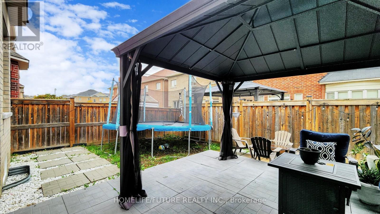 105 Juglans Crescent, Whitchurch-Stouffville, Ontario  L4A 1S5 - Photo 35 - N12480513
