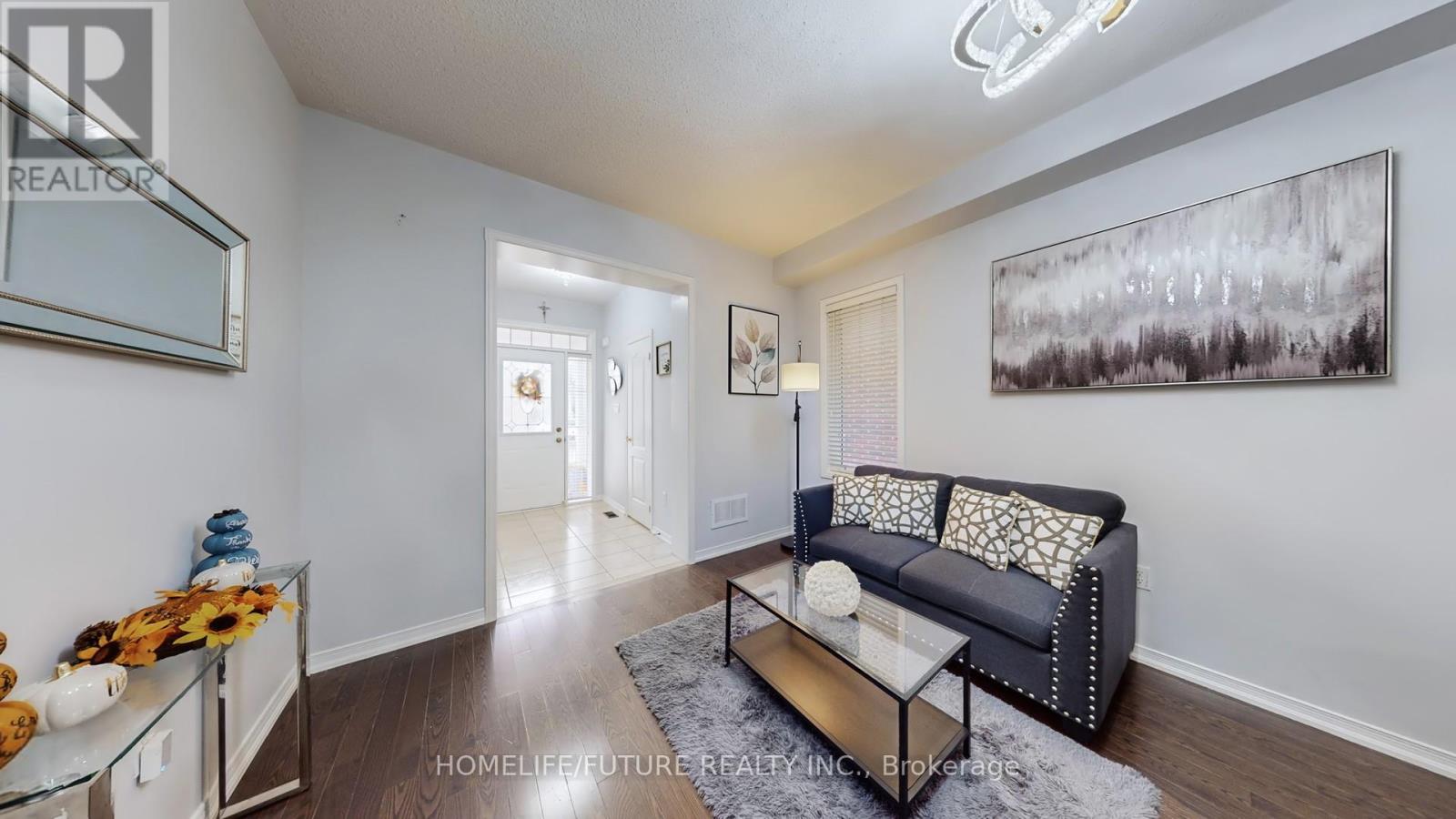 105 Juglans Crescent, Whitchurch-Stouffville, Ontario  L4A 1S5 - Photo 4 - N12480513