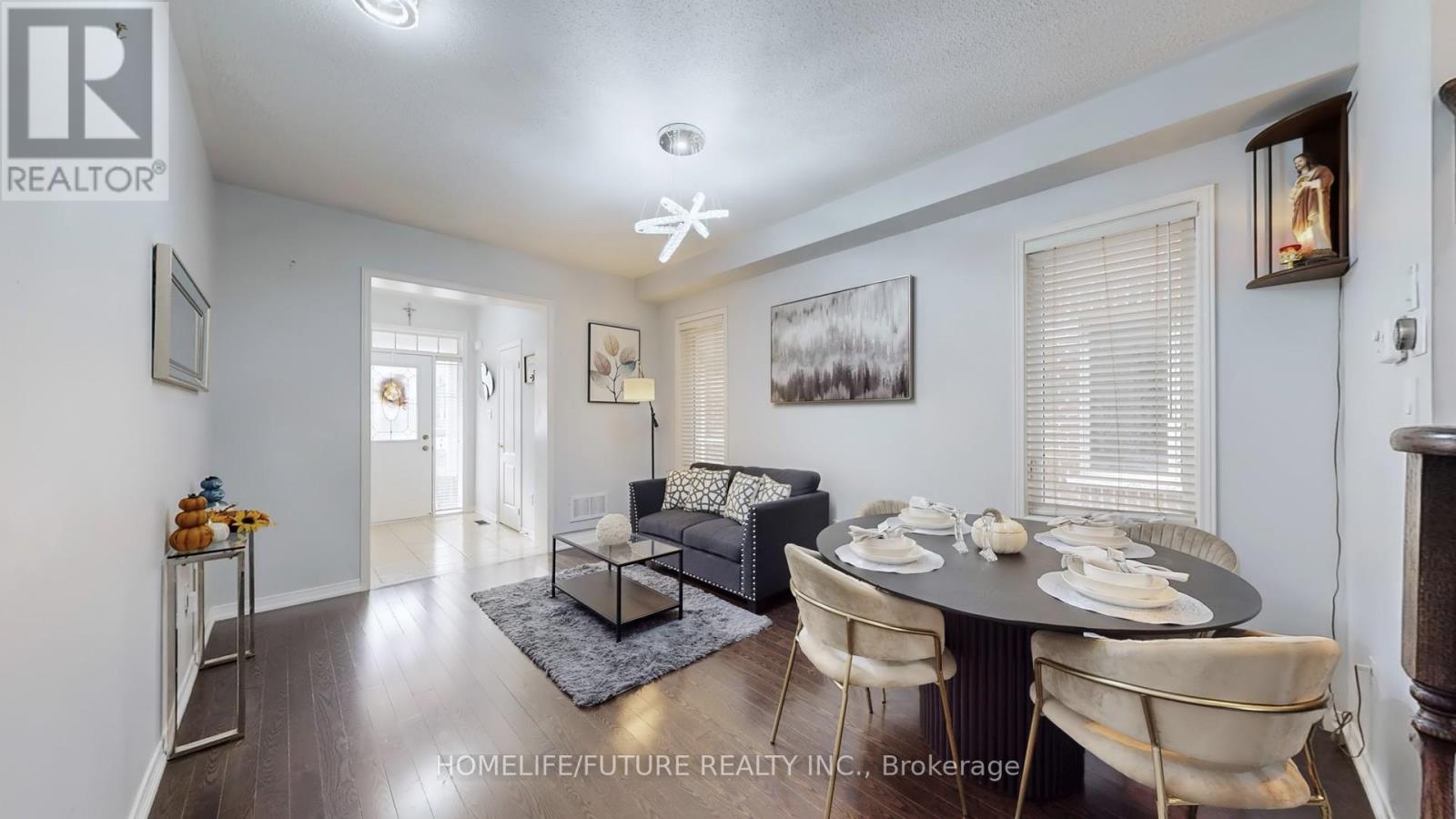 105 Juglans Crescent, Whitchurch-Stouffville, Ontario  L4A 1S5 - Photo 5 - N12480513