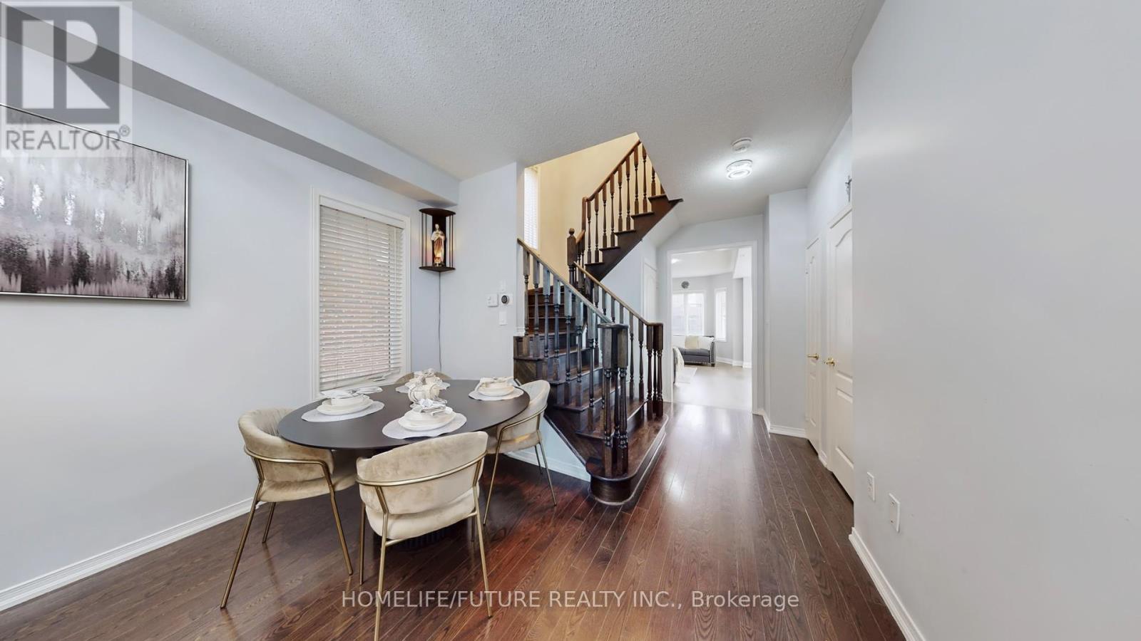 105 Juglans Crescent, Whitchurch-Stouffville, Ontario  L4A 1S5 - Photo 6 - N12480513