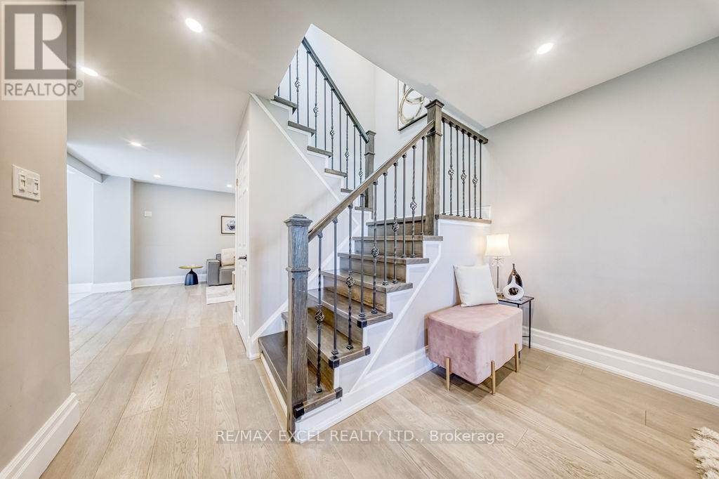 106 Upton Crescent, Markham, Ontario  L3R 3T4 - Photo 9 - N12480520