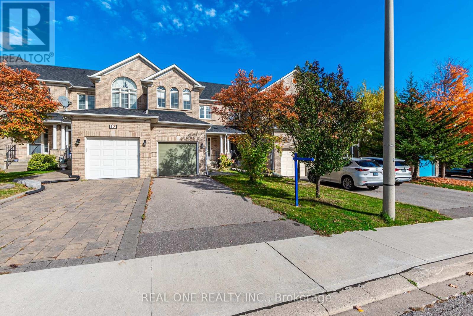 15 Debonair Street, Richmond Hill, Ontario  L4C 0R2 - Photo 2 - N12480536