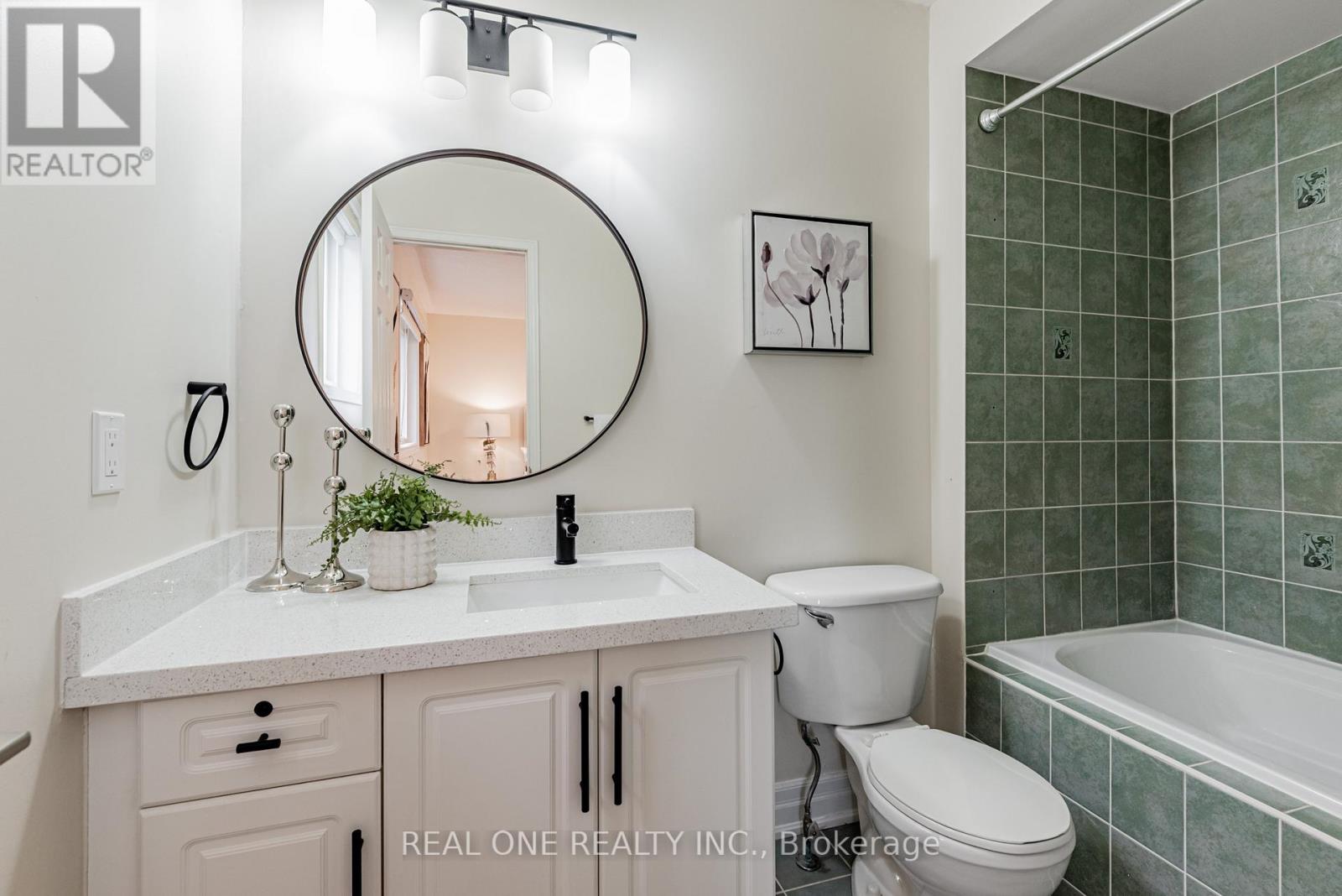 15 Debonair Street, Richmond Hill, Ontario  L4C 0R2 - Photo 21 - N12480536