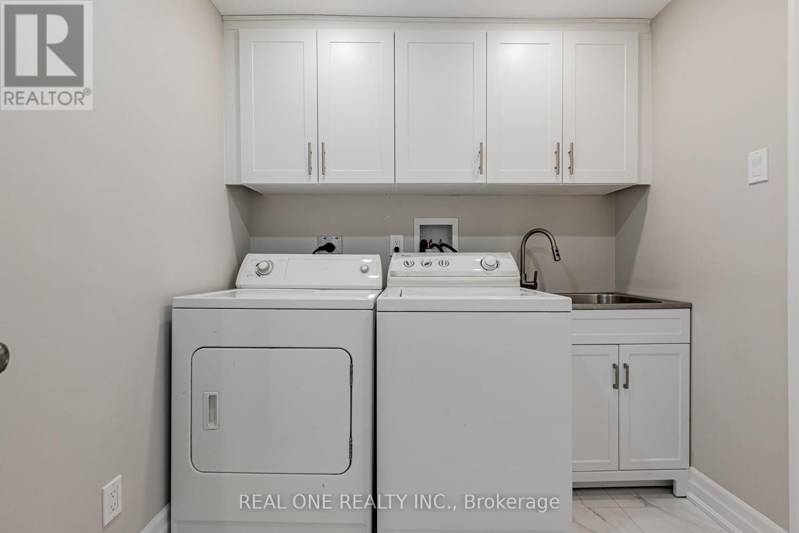 15 Debonair Street, Richmond Hill, Ontario  L4C 0R2 - Photo 29 - N12480536