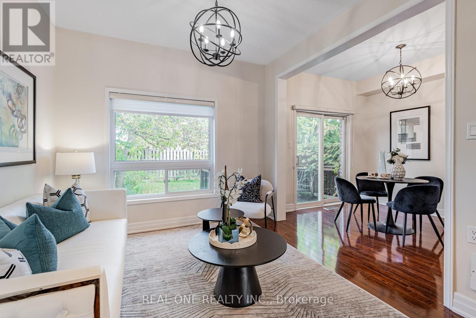 15 Debonair Street, Richmond Hill, Ontario  L4C 0R2 - Photo 8 - N12480536