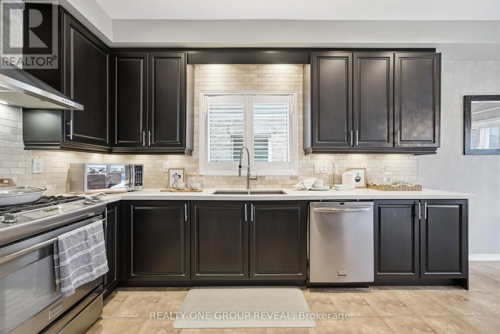 5 Robertdale Court, Whitchurch-Stouffville, Ontario  L4A 0Y5 - Photo 14 - N12480571