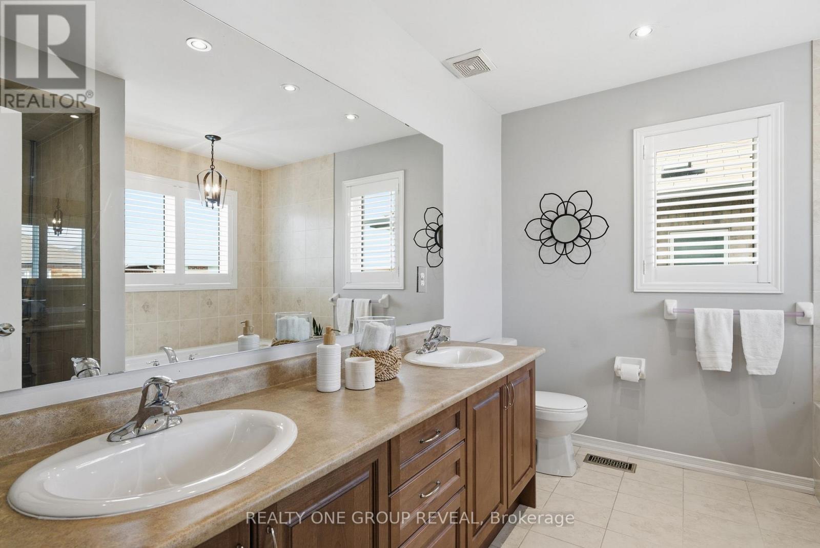 5 Robertdale Court, Whitchurch-Stouffville, Ontario  L4A 0Y5 - Photo 23 - N12480571