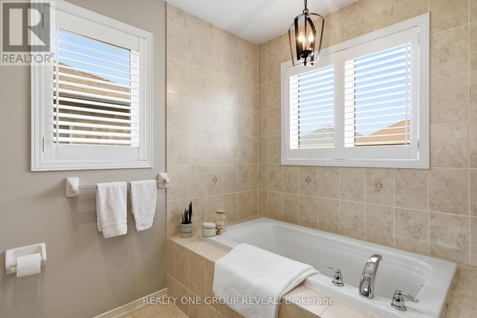 5 Robertdale Court, Whitchurch-Stouffville, Ontario  L4A 0Y5 - Photo 24 - N12480571