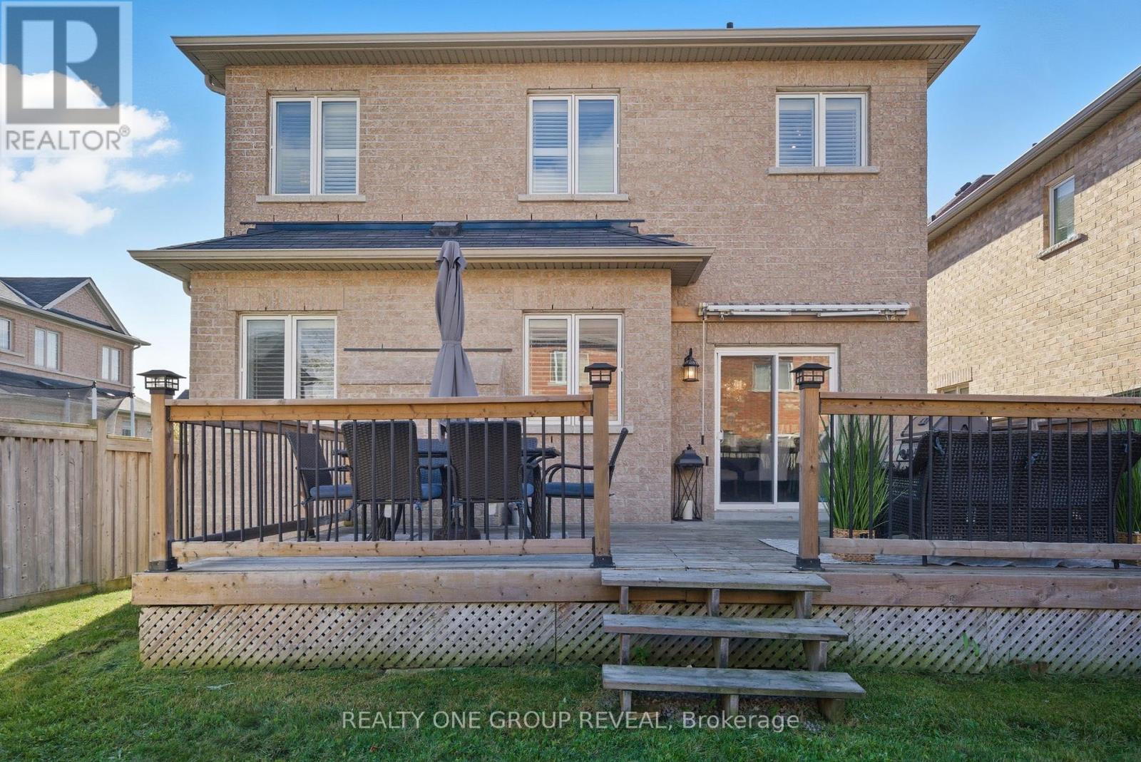 5 Robertdale Court, Whitchurch-Stouffville, Ontario  L4A 0Y5 - Photo 5 - N12480571