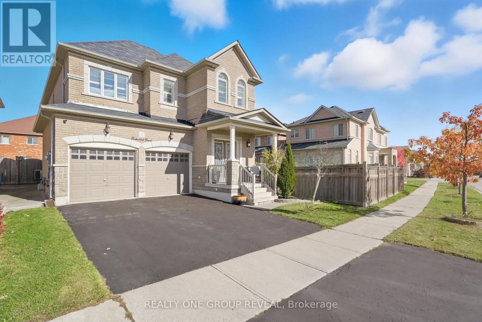 5 Robertdale Court, Whitchurch-Stouffville, Ontario  L4A 0Y5 - Photo 6 - N12480571