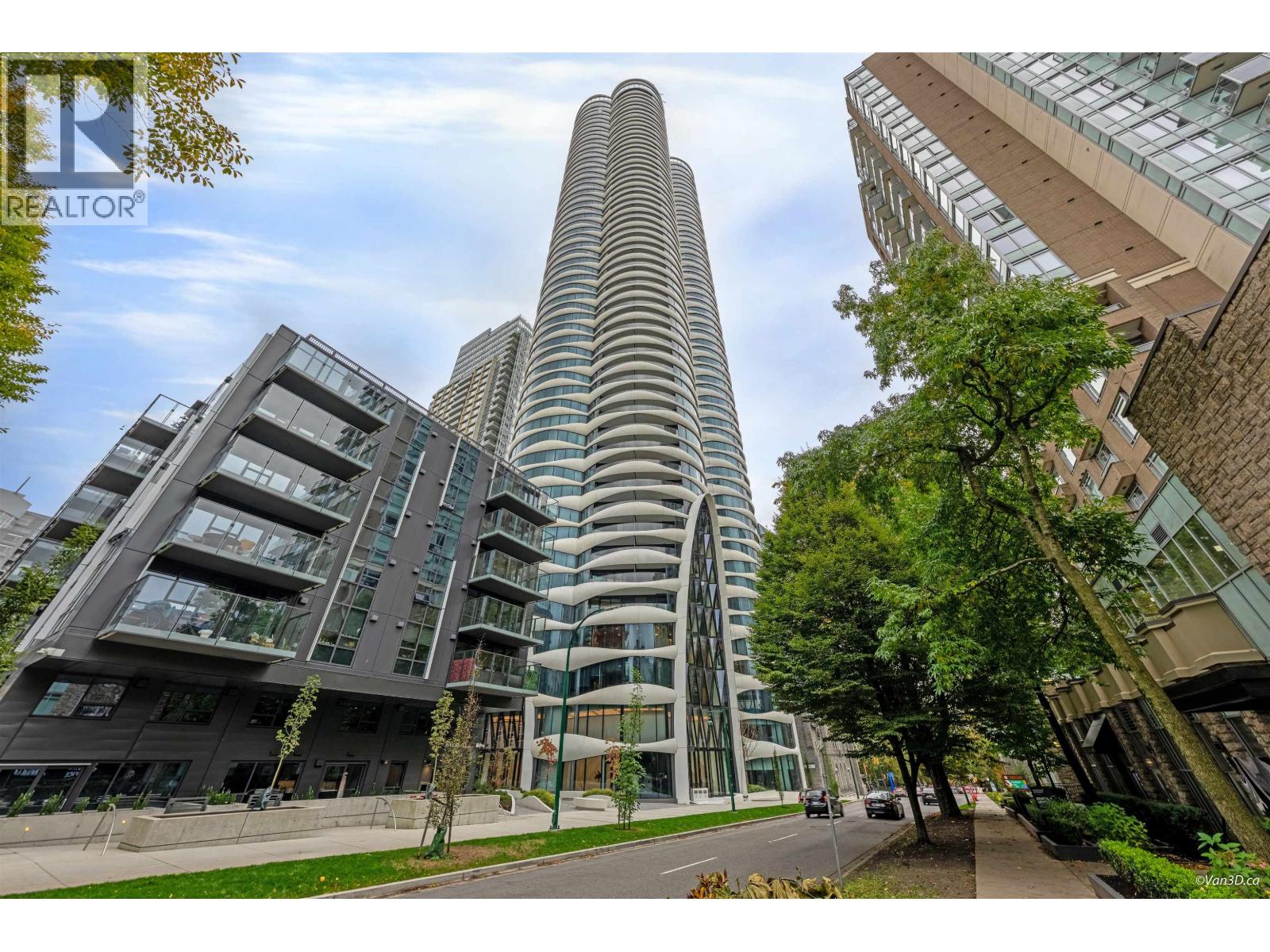 1033 NELSON STREET, Vancouver, British Columbia