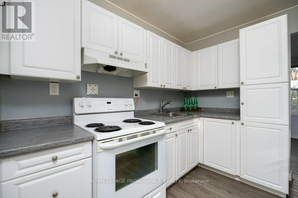 21901 Loyalist Parkway, Quinte West (Murray Ward), Ontario  K0K 1L0 - Photo 11 - X12480647