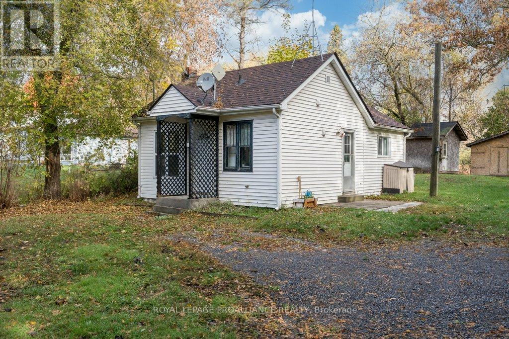 21901 Loyalist Parkway, Quinte West (Murray Ward), Ontario  K0K 1L0 - Photo 4 - X12480647