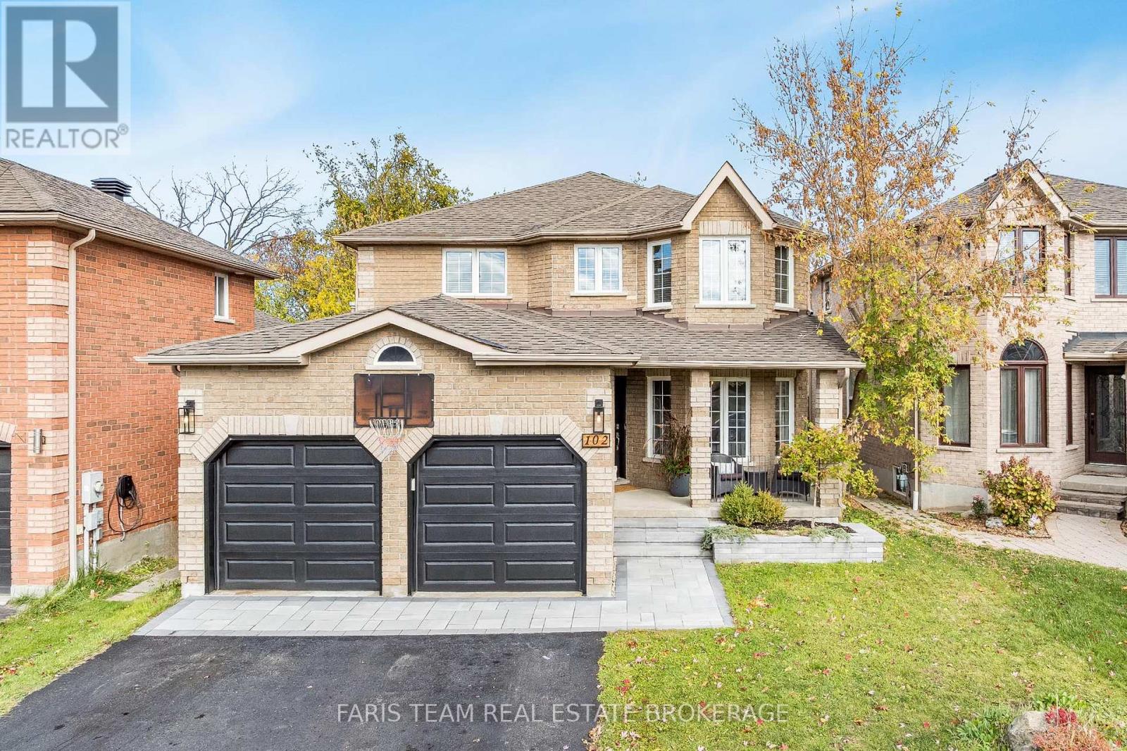 102 COUNTRY LANE, Barrie, Ontario