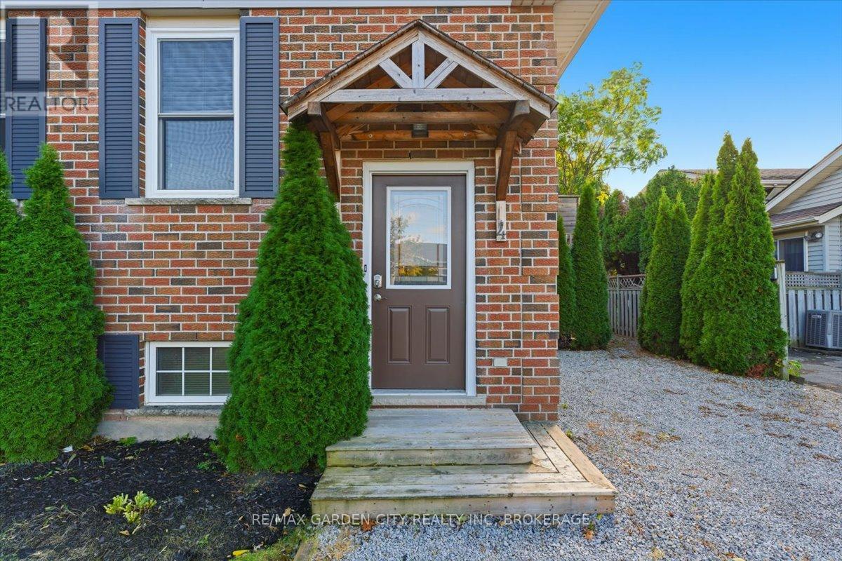 4 Fox Trail Drive, St. Catharines (Rykert/vansickle), Ontario  L2S 3T7 - Photo 4 - X12480311