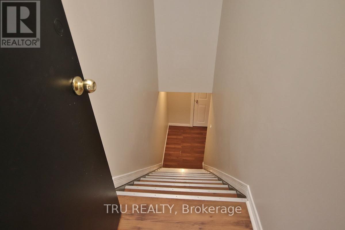 B - 2555 Iris Street, Ottawa, Ontario  K2C 1E2 - Photo 3 - X12480659