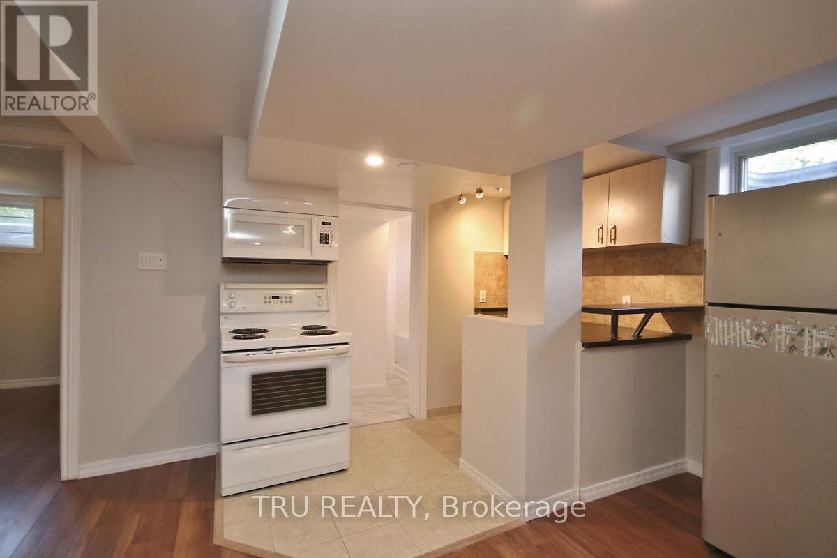 B - 2555 Iris Street, Ottawa, Ontario  K2C 1E2 - Photo 4 - X12480659