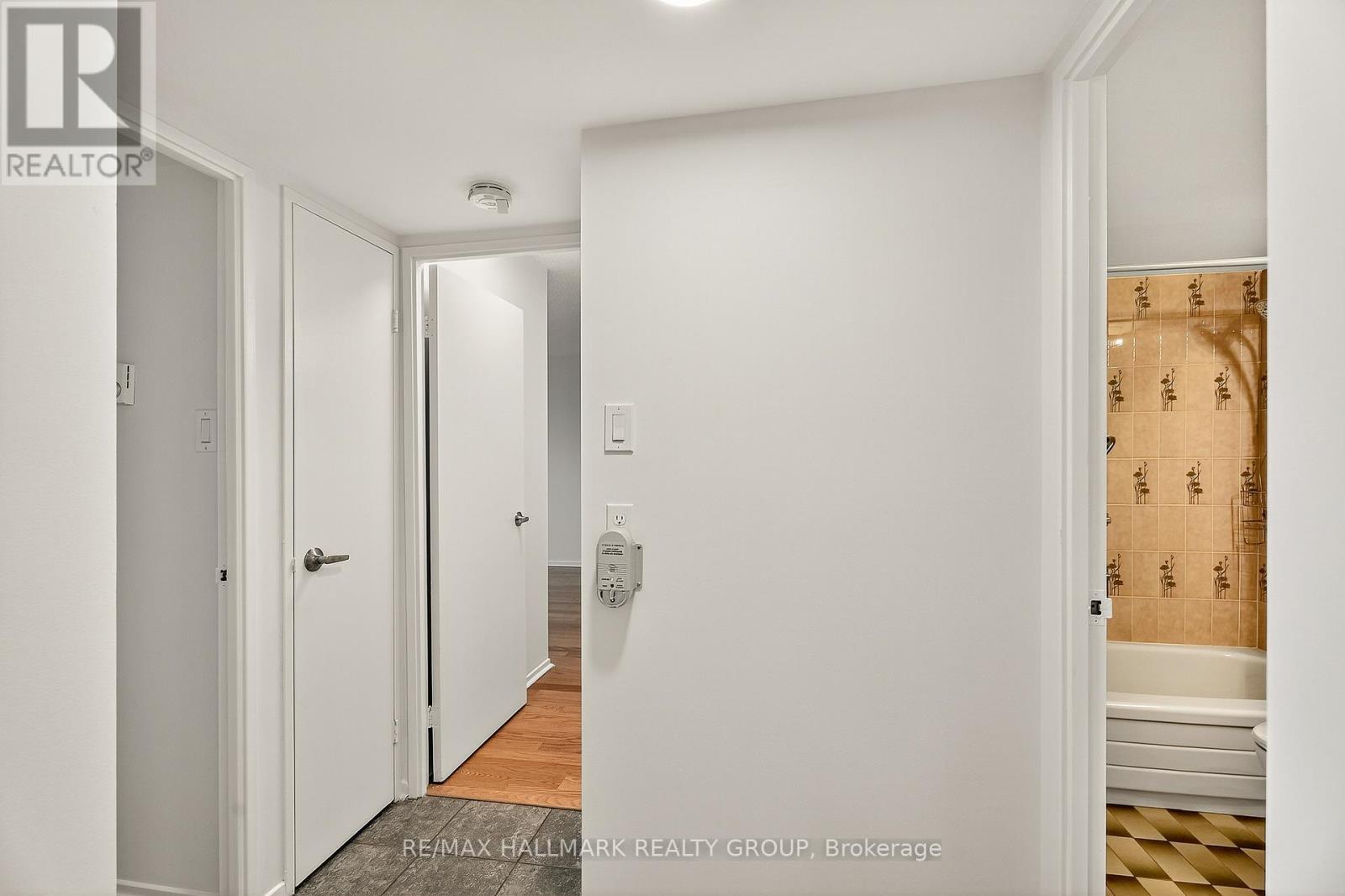 1702 - 1195 Richmond Road, Ottawa, Ontario  K2B 8E4 - Photo 37 - X12480662