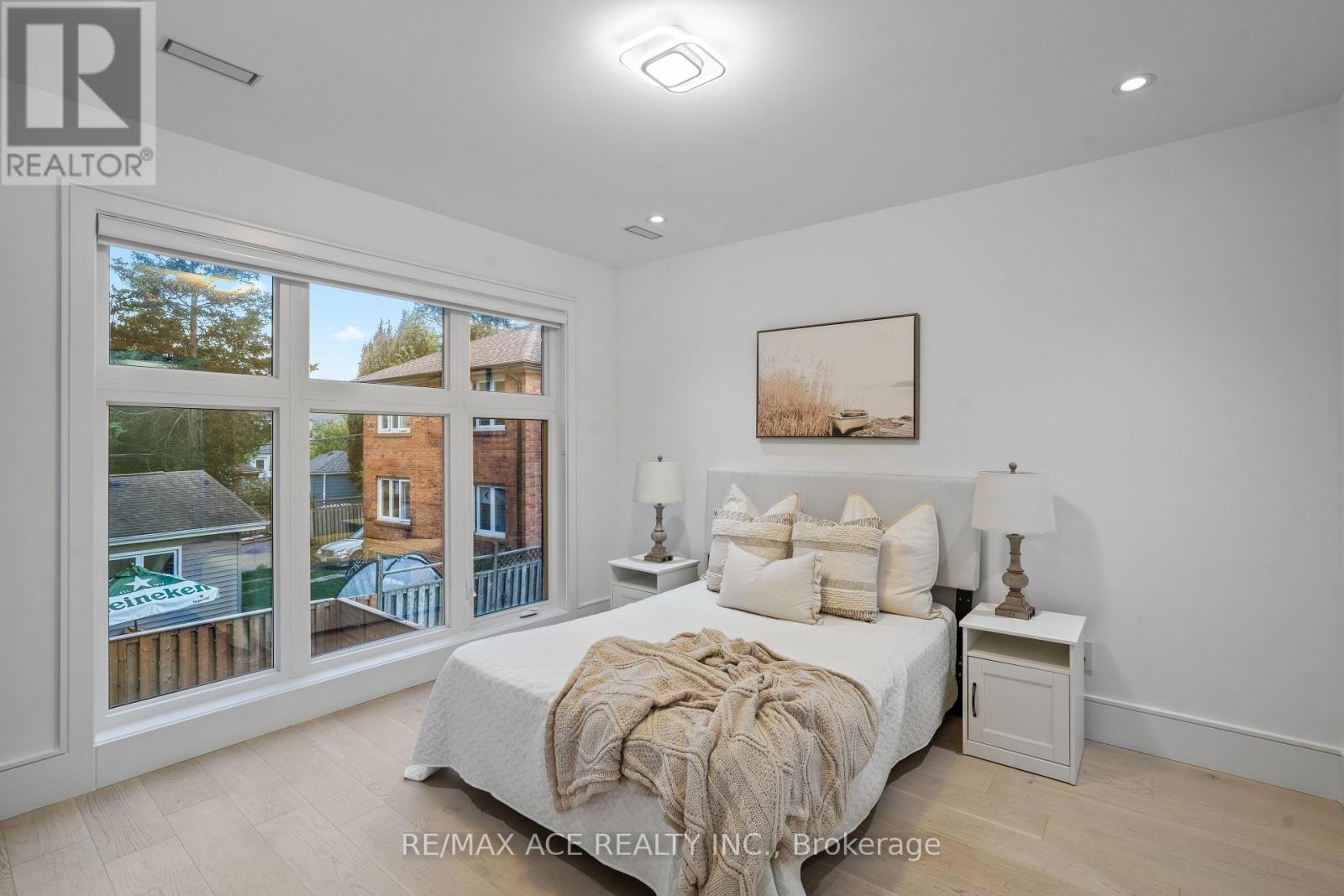 10a Benson Avenue, Mississauga, Ontario  L5H 2P2 - Photo 17 - W12480493