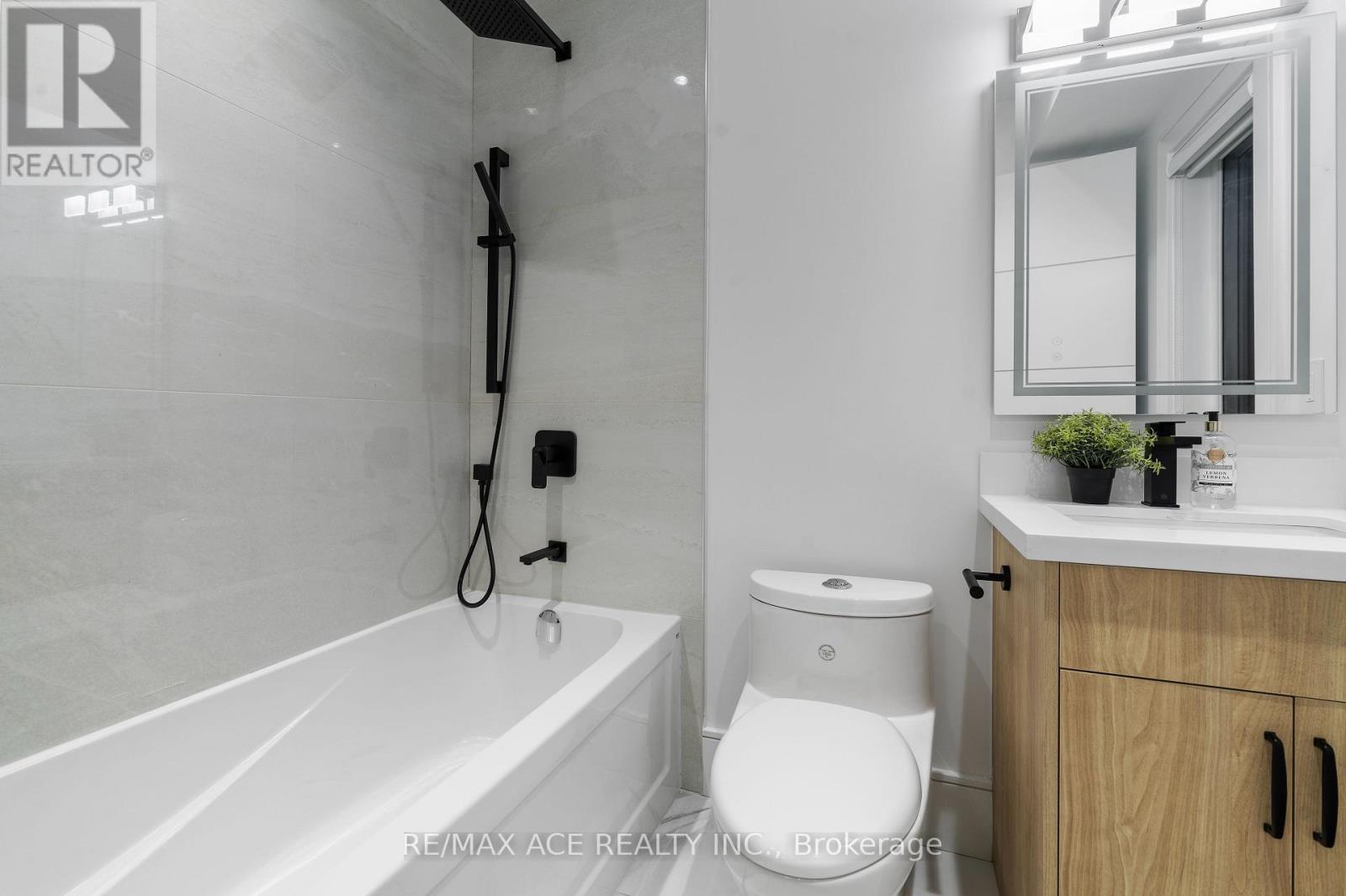 10a Benson Avenue, Mississauga, Ontario  L5H 2P2 - Photo 34 - W12480493