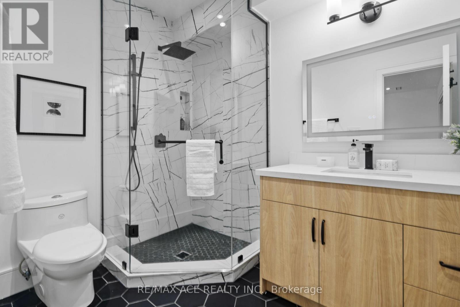 10a Benson Avenue, Mississauga, Ontario  L5H 2P2 - Photo 35 - W12480493
