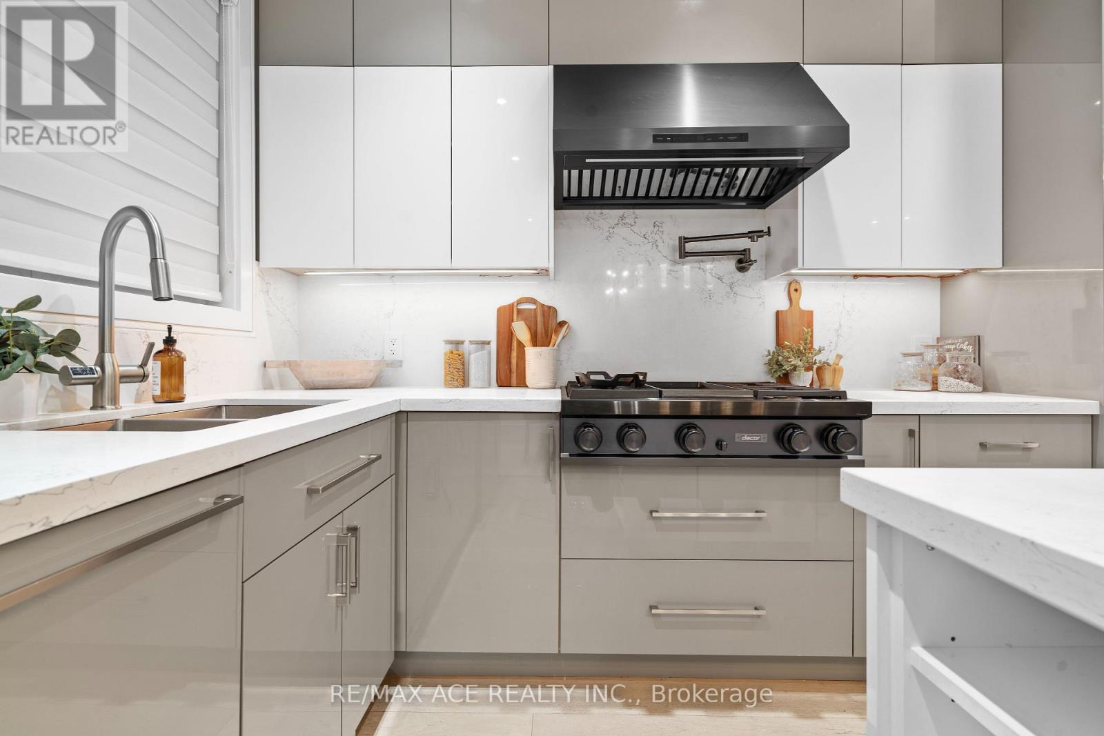 10a Benson Avenue, Mississauga, Ontario  L5H 2P2 - Photo 41 - W12480493