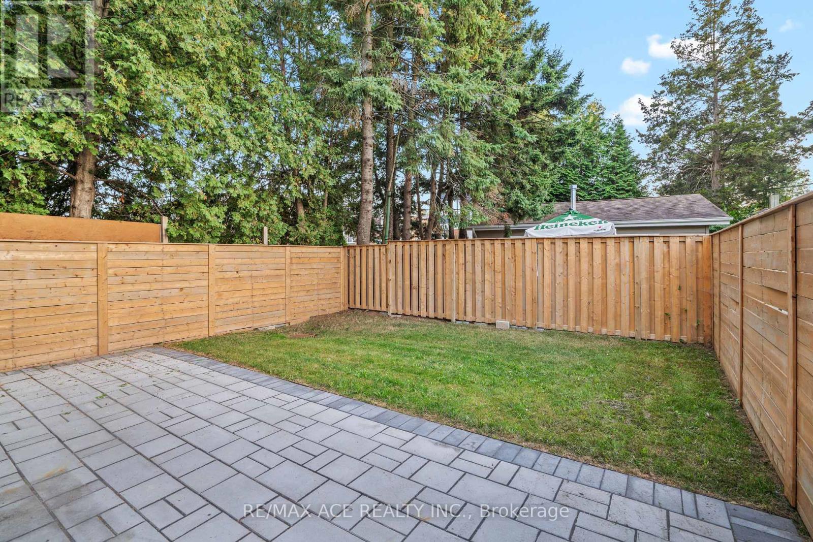 10a Benson Avenue, Mississauga, Ontario  L5H 2P2 - Photo 6 - W12480493