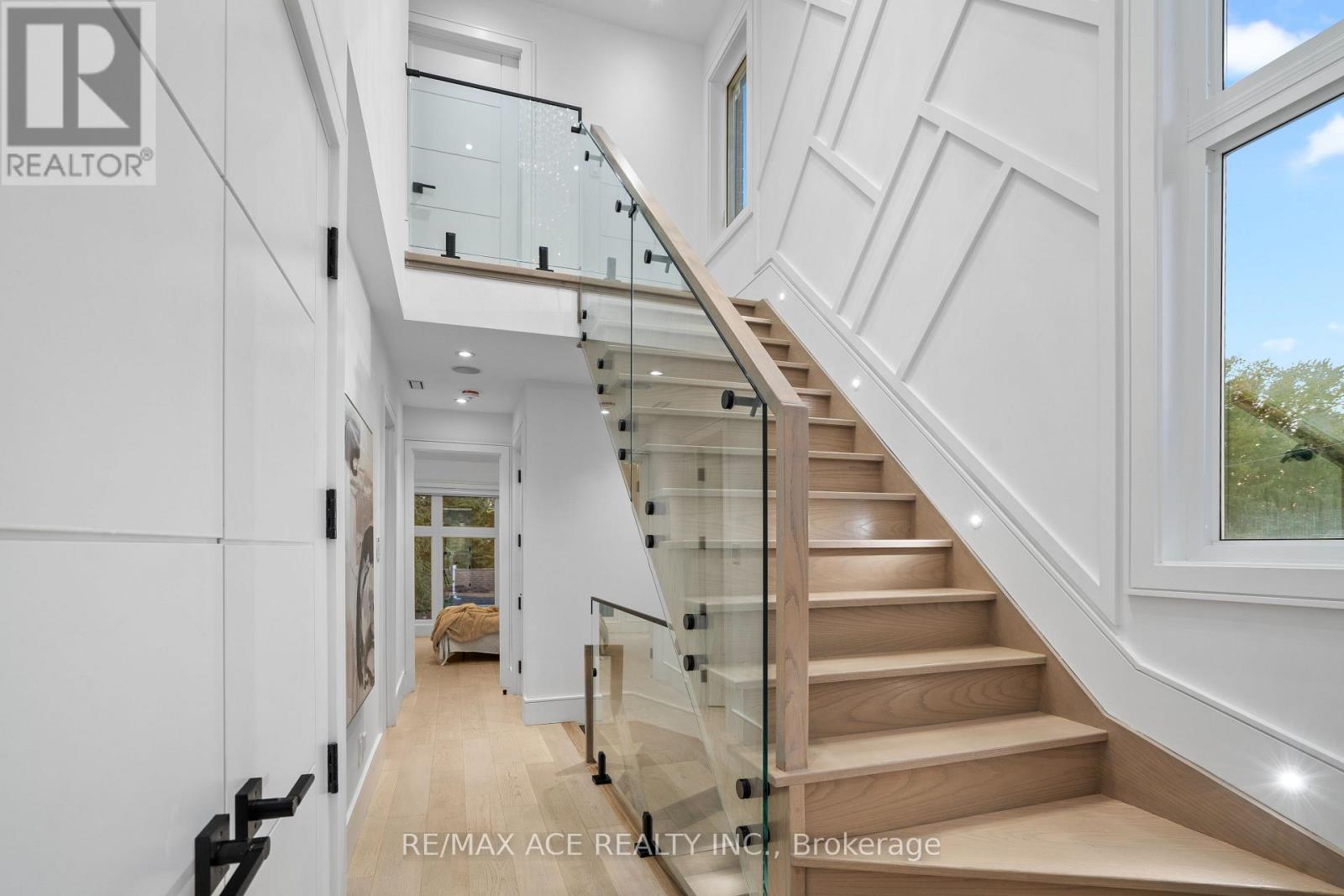 10a Benson Avenue W, Mississauga, Ontario  L5H 2P2 - Photo 19 - W12480496