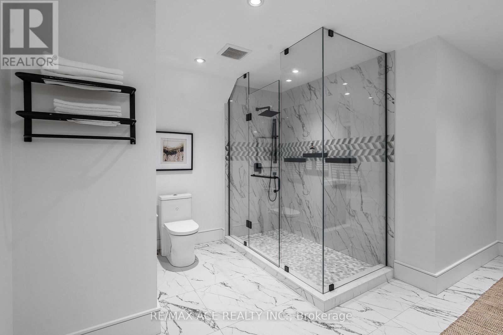 10a Benson Avenue W, Mississauga, Ontario  L5H 2P2 - Photo 23 - W12480496