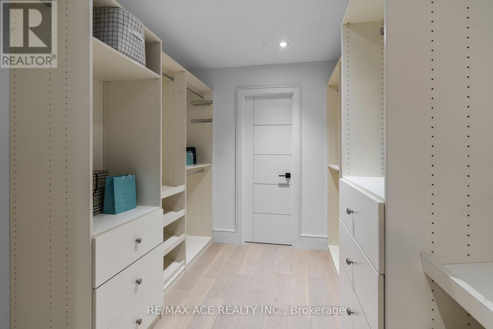 10a Benson Avenue W, Mississauga, Ontario  L5H 2P2 - Photo 25 - W12480496