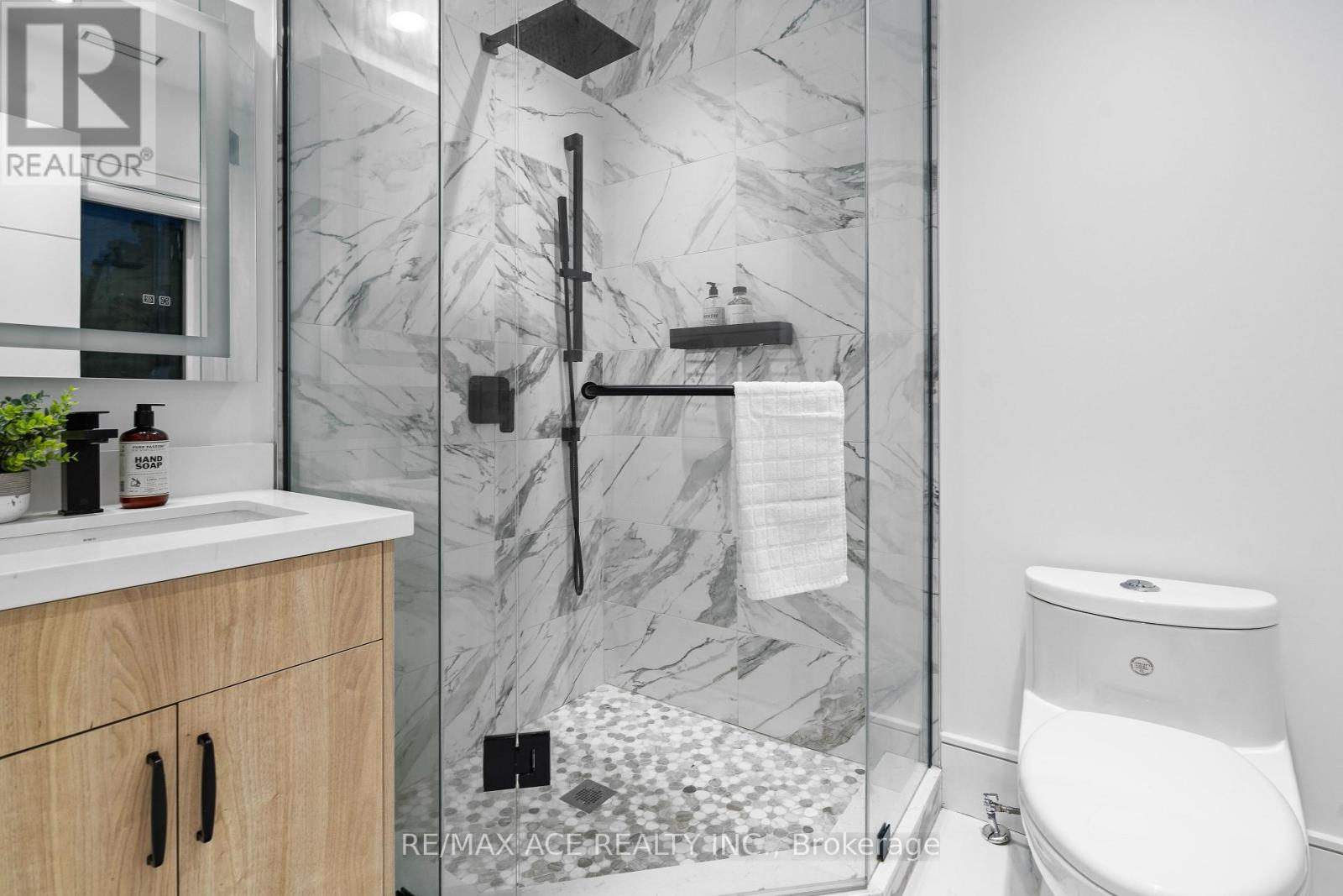 10a Benson Avenue W, Mississauga, Ontario  L5H 2P2 - Photo 37 - W12480496
