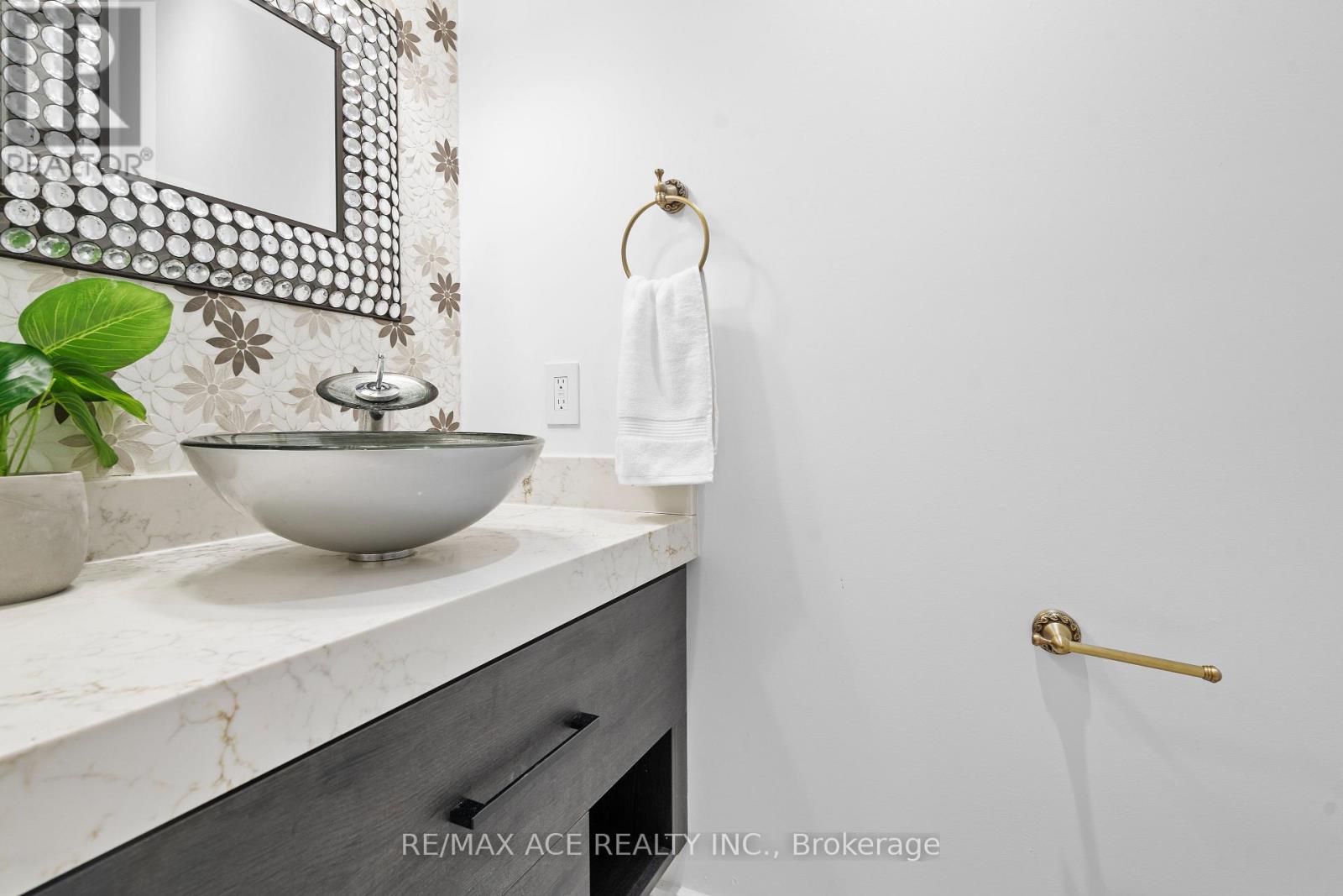 10a Benson Avenue W, Mississauga, Ontario  L5H 2P2 - Photo 38 - W12480496