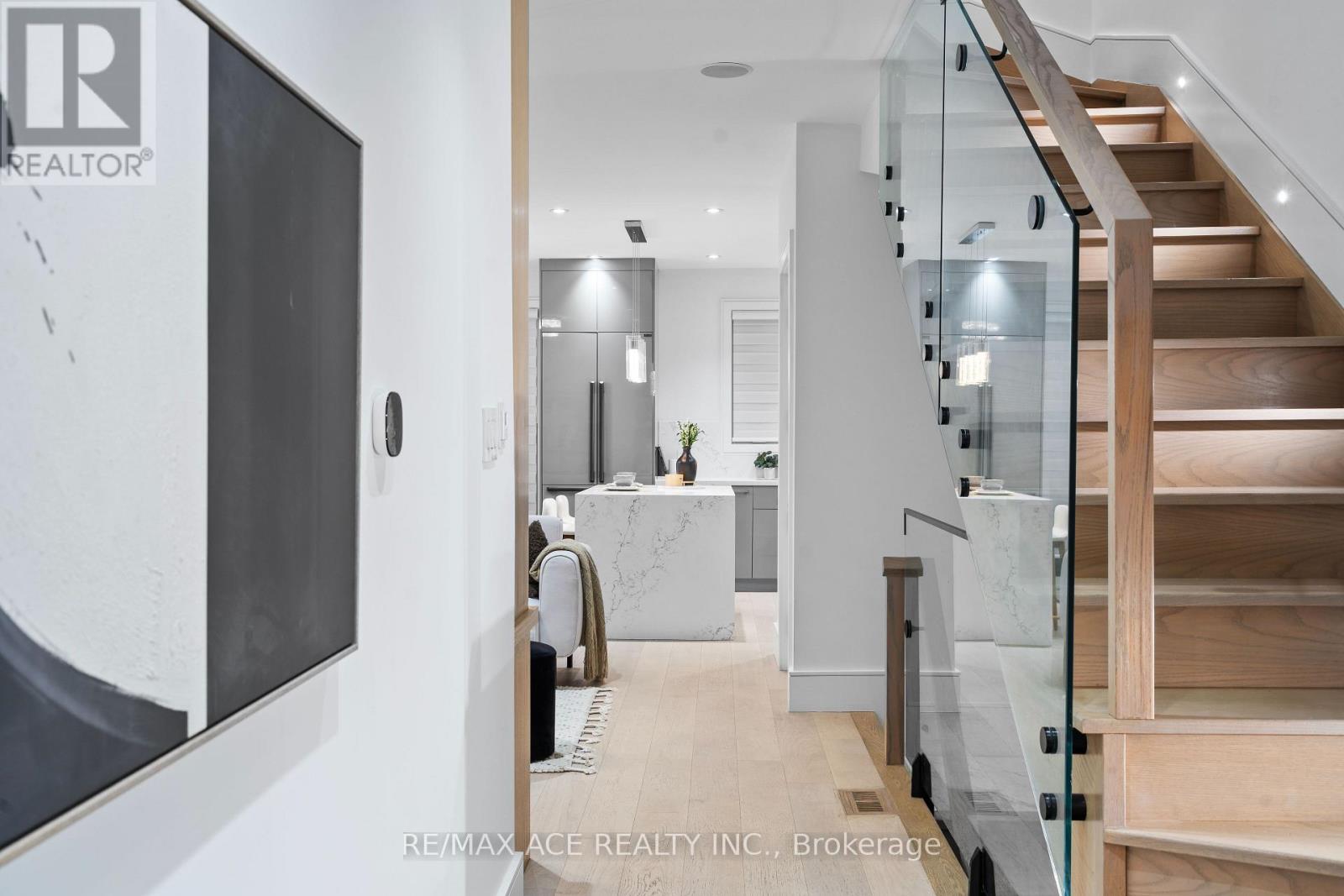 10a Benson Avenue W, Mississauga, Ontario  L5H 2P2 - Photo 43 - W12480496