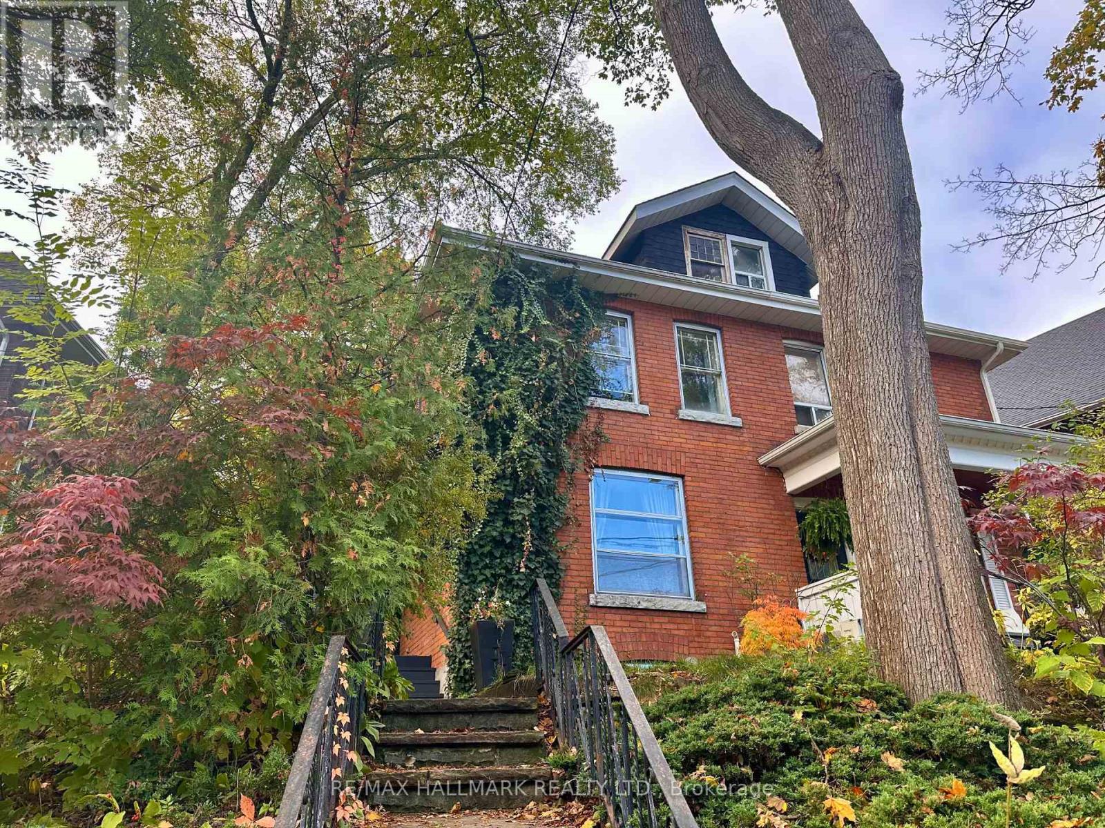 696 INDIAN ROAD, Toronto, Ontario