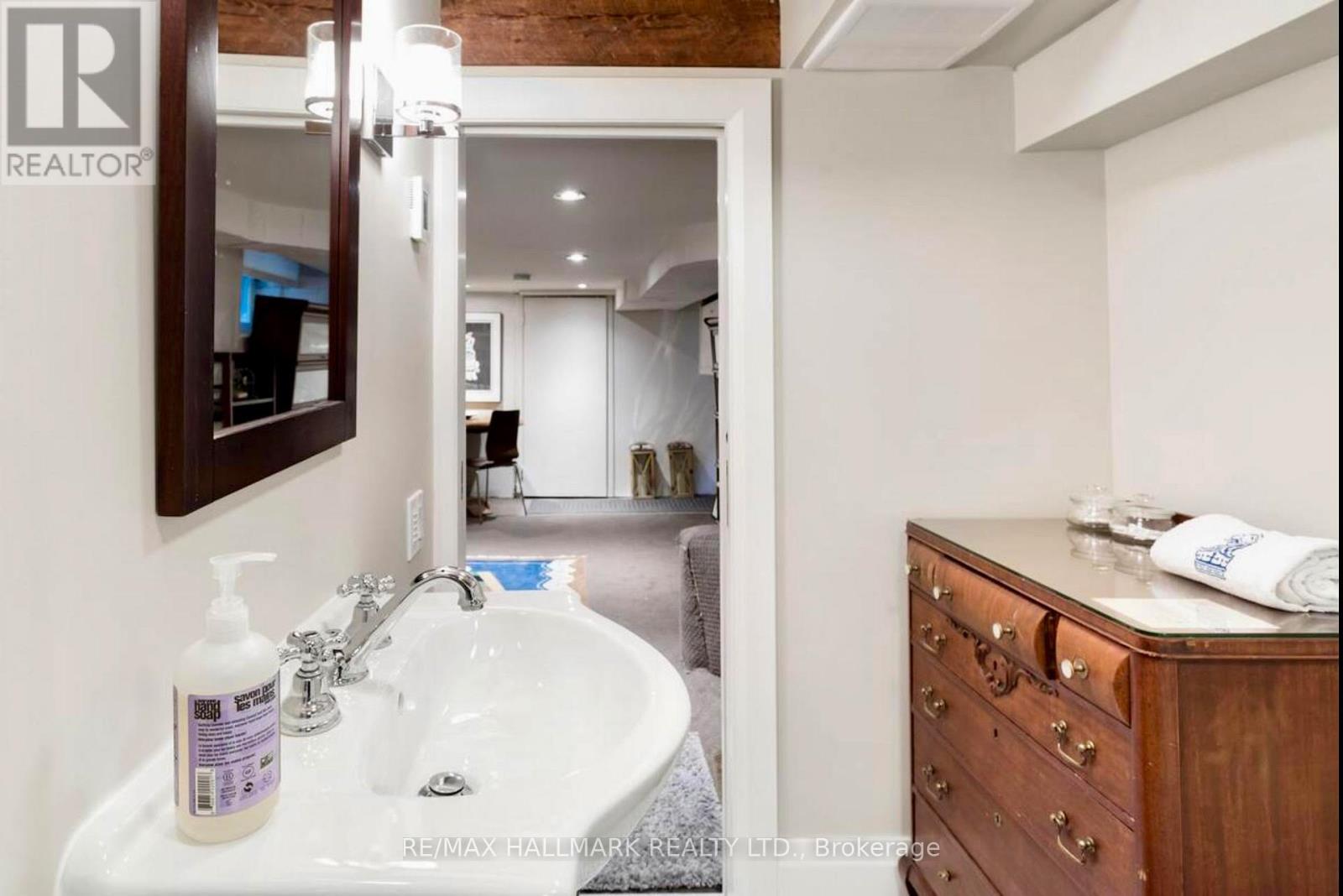 696 Indian Road, Toronto, Ontario  M6P 2C9 - Photo 23 - W12480546