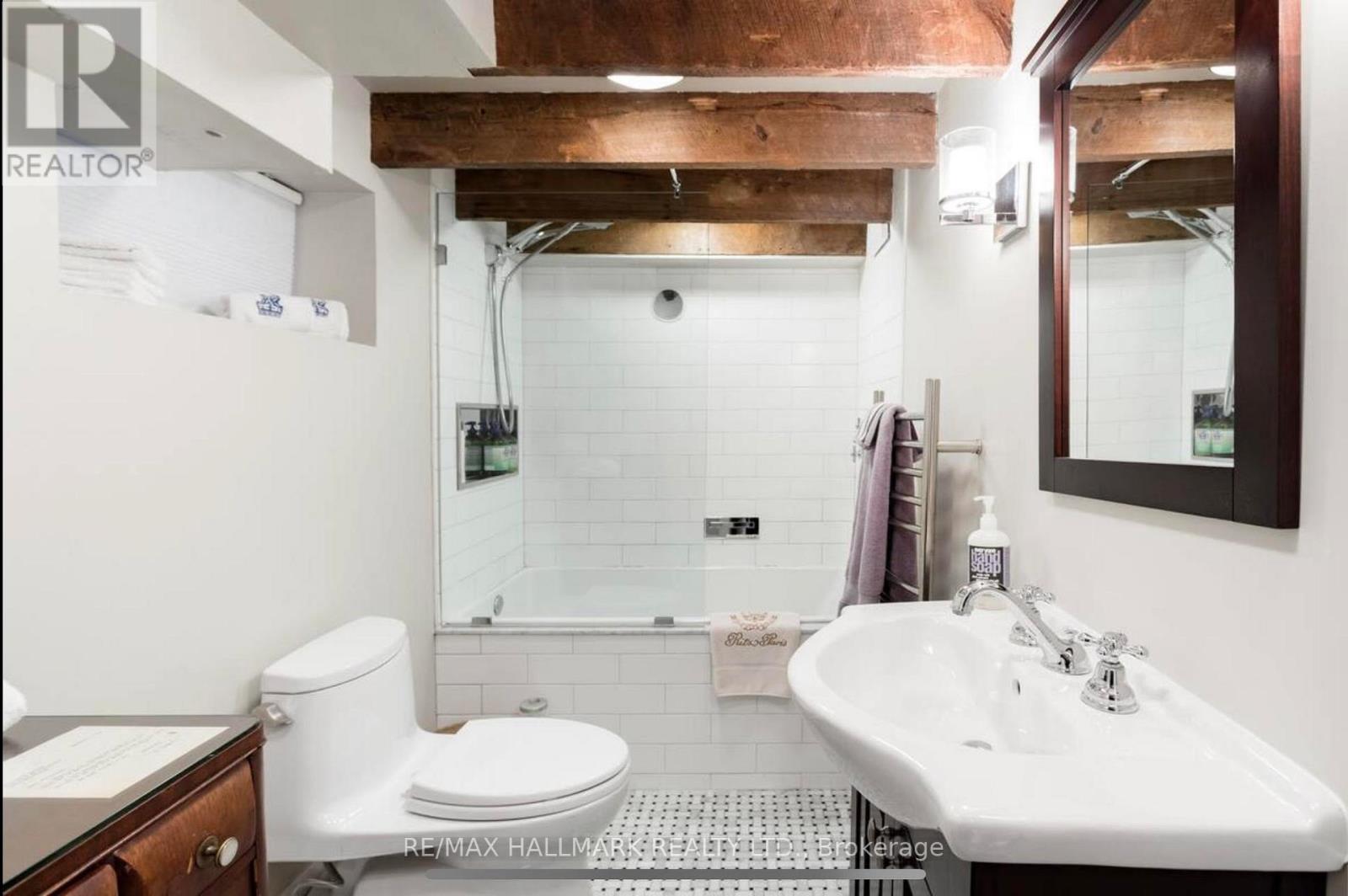 696 Indian Road, Toronto, Ontario  M6P 2C9 - Photo 24 - W12480546