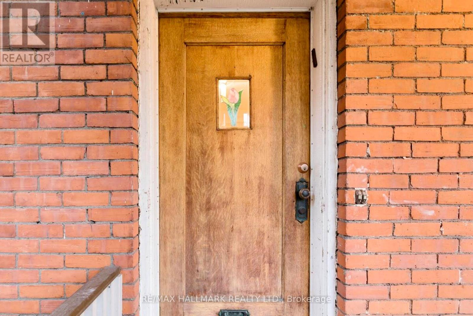 696 Indian Road, Toronto, Ontario  M6P 2C9 - Photo 4 - W12480546