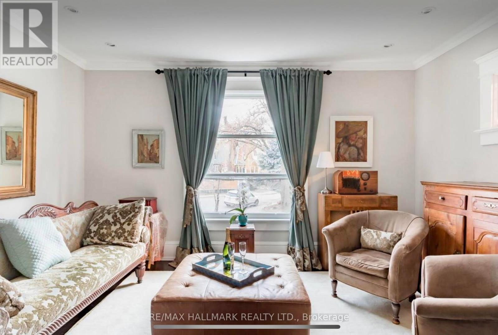 696 Indian Road, Toronto, Ontario  M6P 2C9 - Photo 8 - W12480546