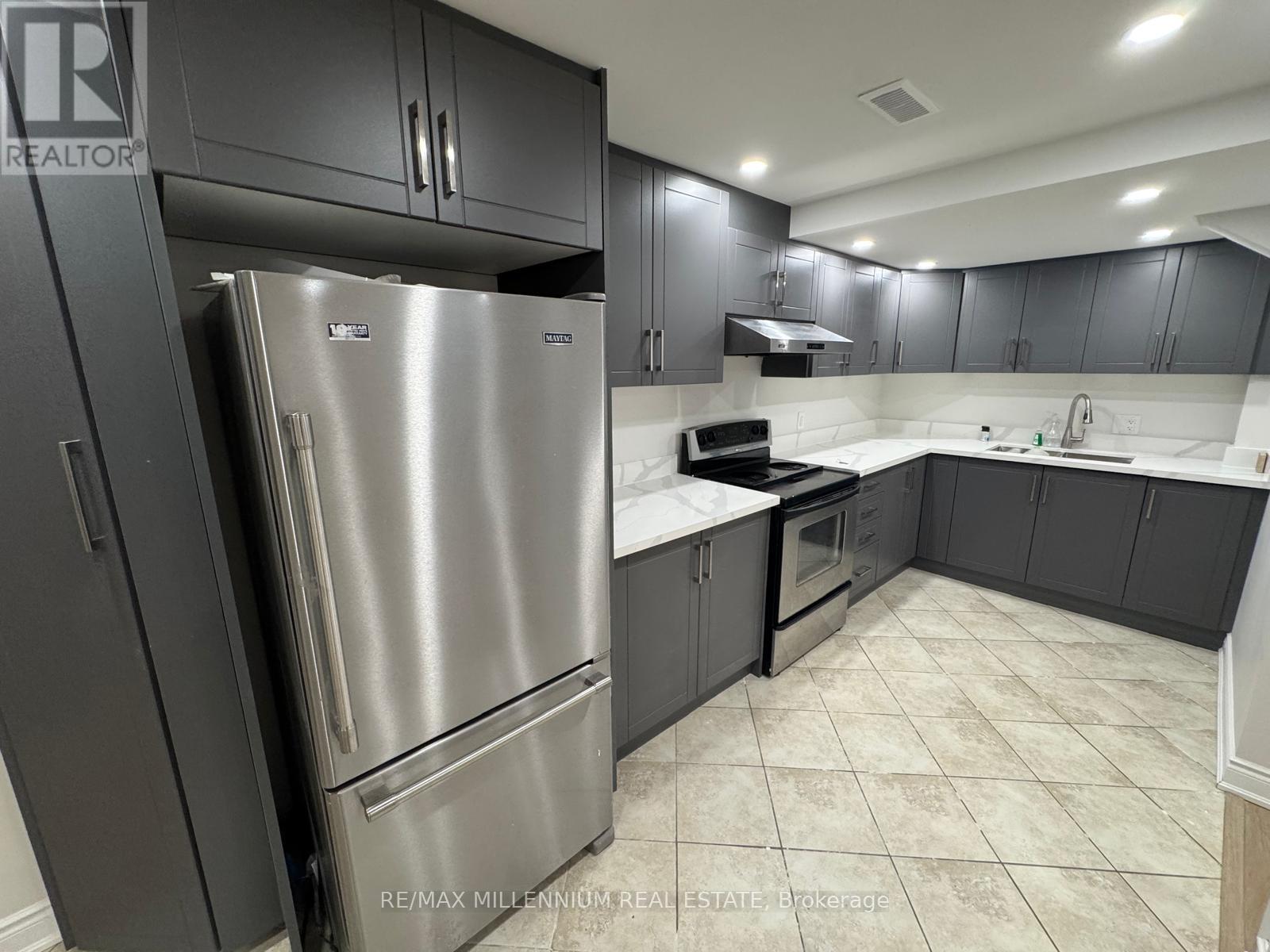 Bsmt - 4 Mountland Road, Brampton, Ontario  L6P 1Z9 - Photo 7 - W12480550